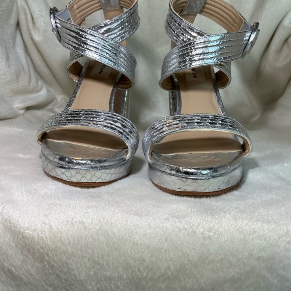 NEW Antonio Melanie “Camille” Silver Metallic Strappy Platform Sandals NWT - Picture 5 of 9